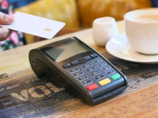 Mise à jour système d'exploitation et logiciel bancaire pour terminal de paiement