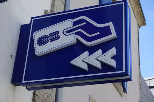 Panneau signalétique bleu point de retrait espèces carte bancaire CB commerce