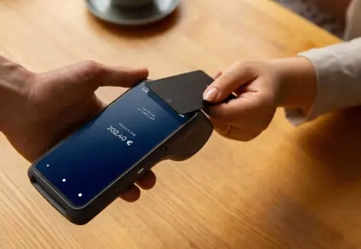 Paiement sans contact avec TPE Castles S1F4 MAX DUO en restauration, commerce et déplacement