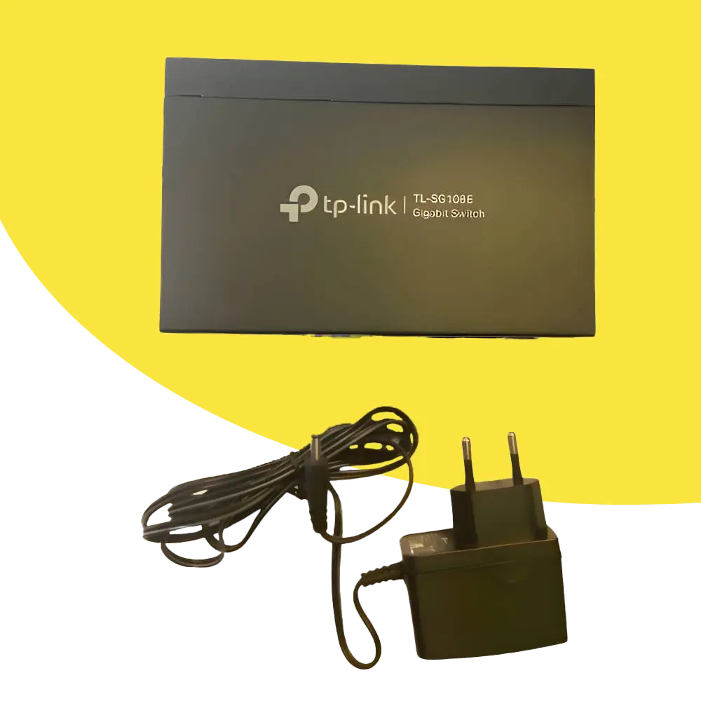 switch-8-ports-gigabit-ethernet-câble-alimentation.webp
